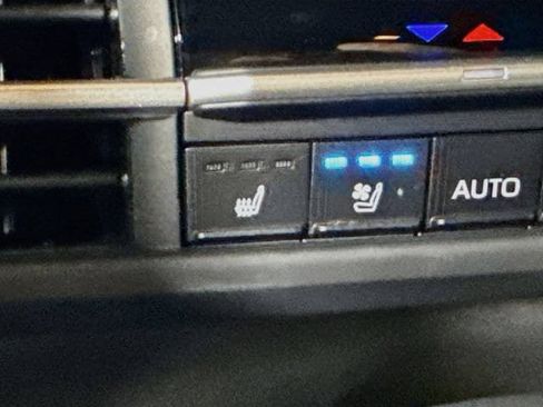 Certified 2026 Toyota Sienna Limited FWD image 21