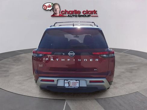 Used 2022 Nissan Pathfinder SL image 4