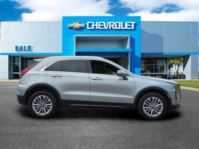 Used 2024 Cadillac XT4 Premium Luxury FWD image 2