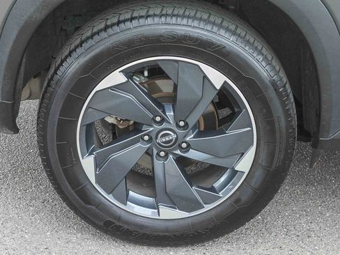 Used 2025 Nissan Rogue SV FWD image 13