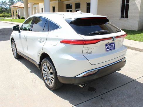 Used 2021 Toyota Venza XLE w/ Softex Package image 12