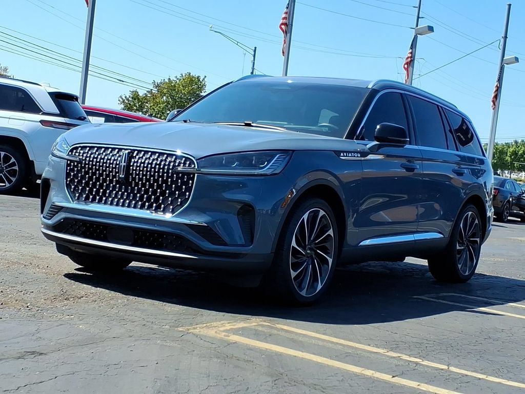 Certified 2025 Lincoln Aviator Reserve w/ Equipment Group 201A AWD/4WD image 3