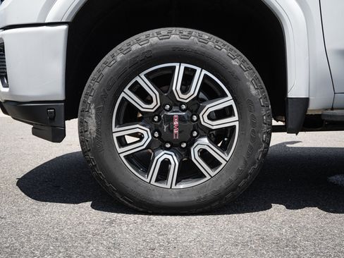 Used 2022 GMC Sierra 2500 AT4 w/ AT4 Premium Plus Package AWD/4WD image 12