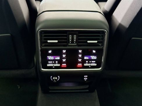 Certified 2023 Porsche Cayenne Platinum Edition AWD/4WD image 27