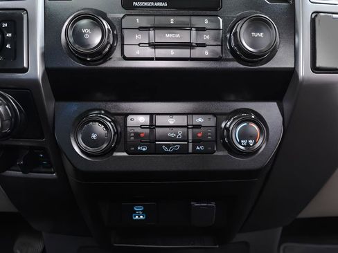 Used 2020 Ford F150 XLT w/ Equipment Group 302A Luxury AWD/4WD image 14