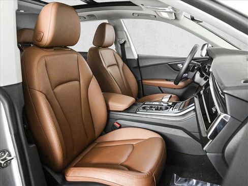 Used 2022 Audi Q8 Premium image 22