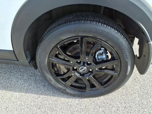 Used 2023 Nissan Kicks SV image 5