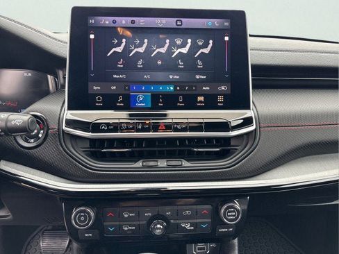 Used 2025 Jeep Compass Trailhawk w/ Trailhawk Elite Group image 14