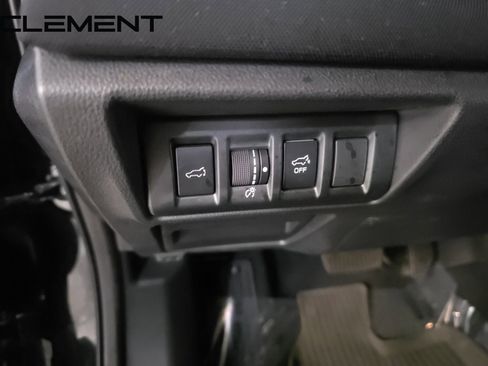 Used 2022 Subaru Outback Premium image 12