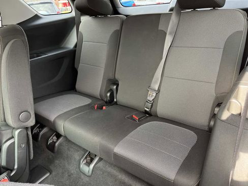 Used 2018 Chevrolet Traverse LT image 19