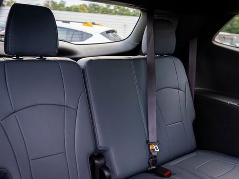 Used 2024 Buick Enclave Essence w/ Sport Touring Edition image 10