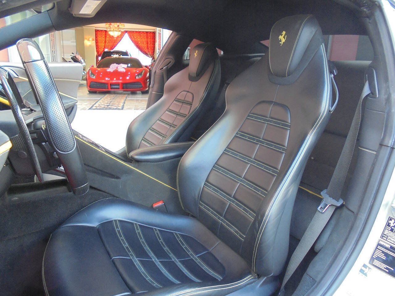 Used 2021 Ferrari Roma RWD image 10