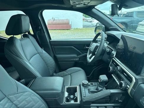 Used 2025 Toyota Tacoma TRD Off-Road w/ TRD Off Road Premium Package AWD/4WD image 8