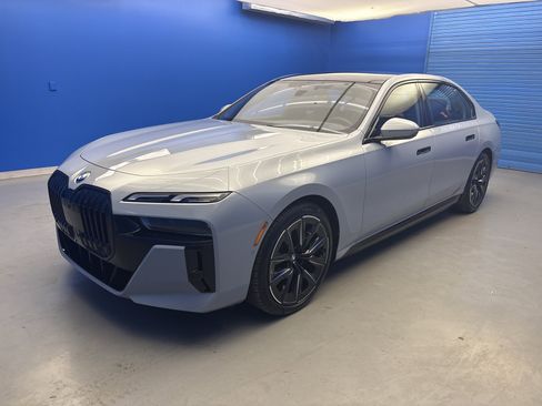 Used 2023 BMW i7 xDrive60 image 4