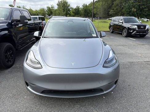 Used 2024 Tesla Model Y Long Range AWD/4WD image 19