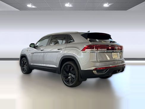 Used 2024 Volkswagen Atlas Cross Sport SE w/ Panoramic Sunroof Package image 3