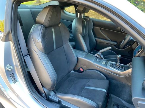 Used 2024 Toyota GR86 Premium RWD image 43