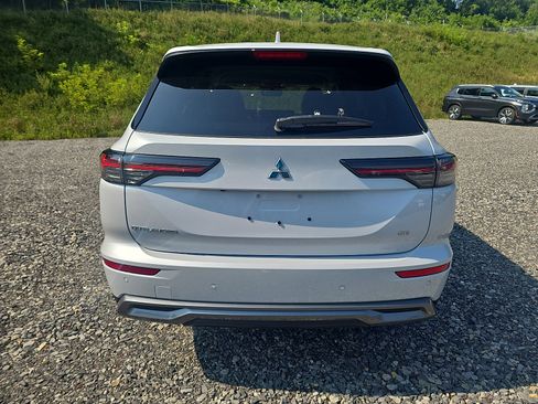 New 2025 Mitsubishi Outlander SE image 5