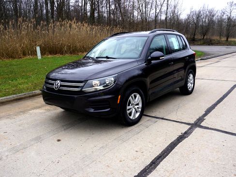 Used 2016 Volkswagen Tiguan S image 3