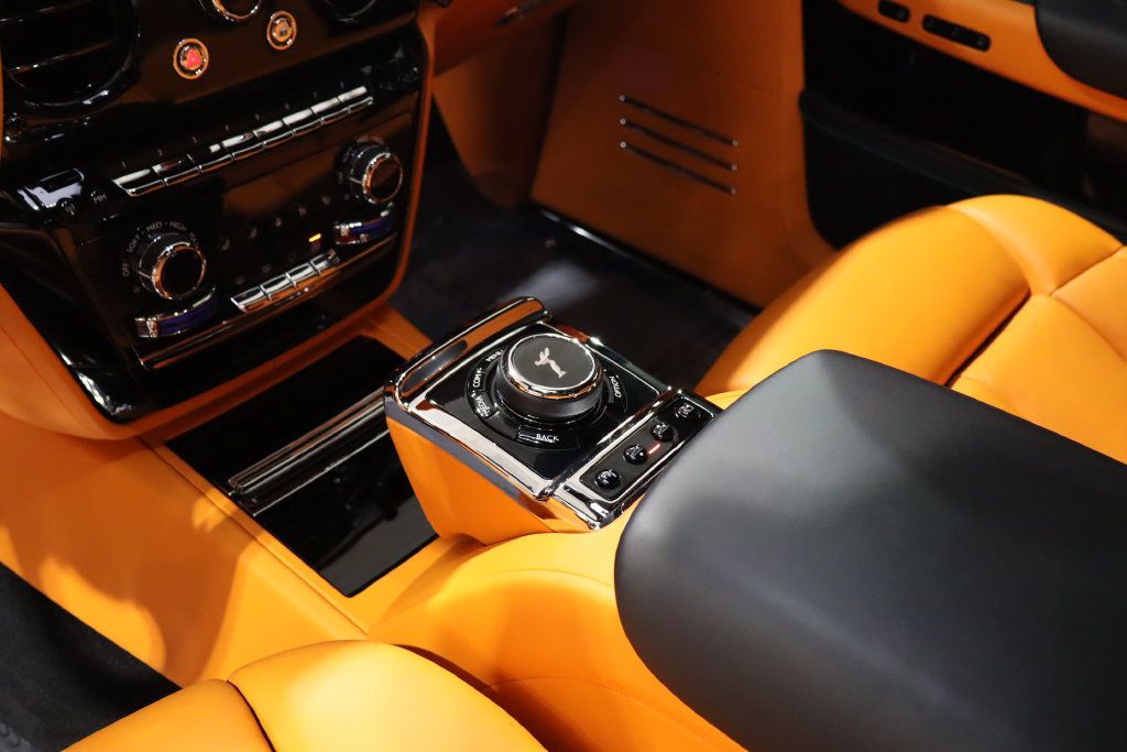 Used 2023 Rolls-Royce Phantom Sedan w/ Leather Finishing Pack RWD image 11