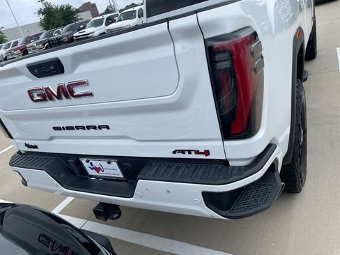 Used 2025 GMC Sierra 2500 AT4 w/ AT4 Premium Plus Package image 5