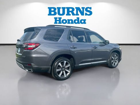 Certified 2024 Honda Pilot Touring image 5