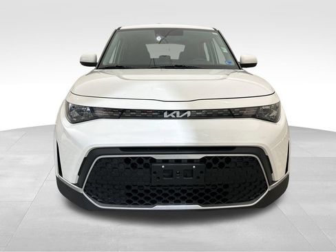 Used 2025 Kia Soul LX w/ LX Technology Package FWD image 9