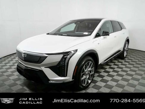 Certified 2025 Cadillac Optiq Luxury 2 w/ LPO, Floor Liner Package image 1