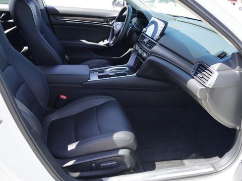 Used 2019 Honda Accord Touring image 14