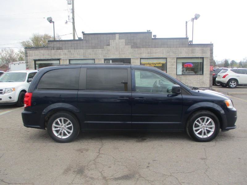 Used 2016 Dodge Grand Caravan SXT FWD image 2