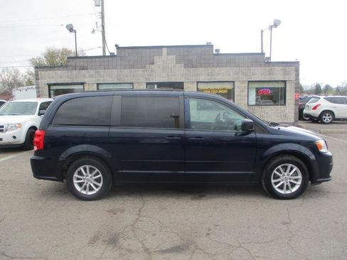 Used 2016 Dodge Grand Caravan SXT FWD image 2