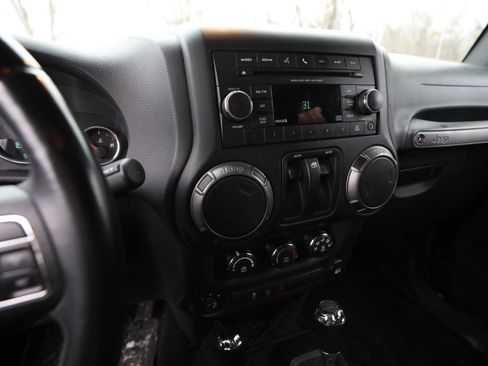 Used 2015 Jeep Wrangler Sport image 17