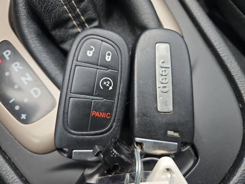Used 2017 Jeep Cherokee Limited FWD image 33