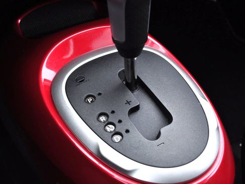 Used 2017 Nissan Juke SV image 16