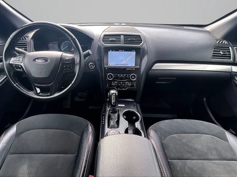 Used 2019 Ford Explorer XLT w/ XLT Sport Appearance Package AWD/4WD image 17