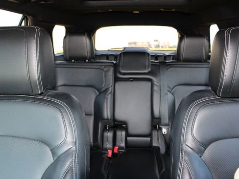 Used 2016 Ford Explorer Limited image 16