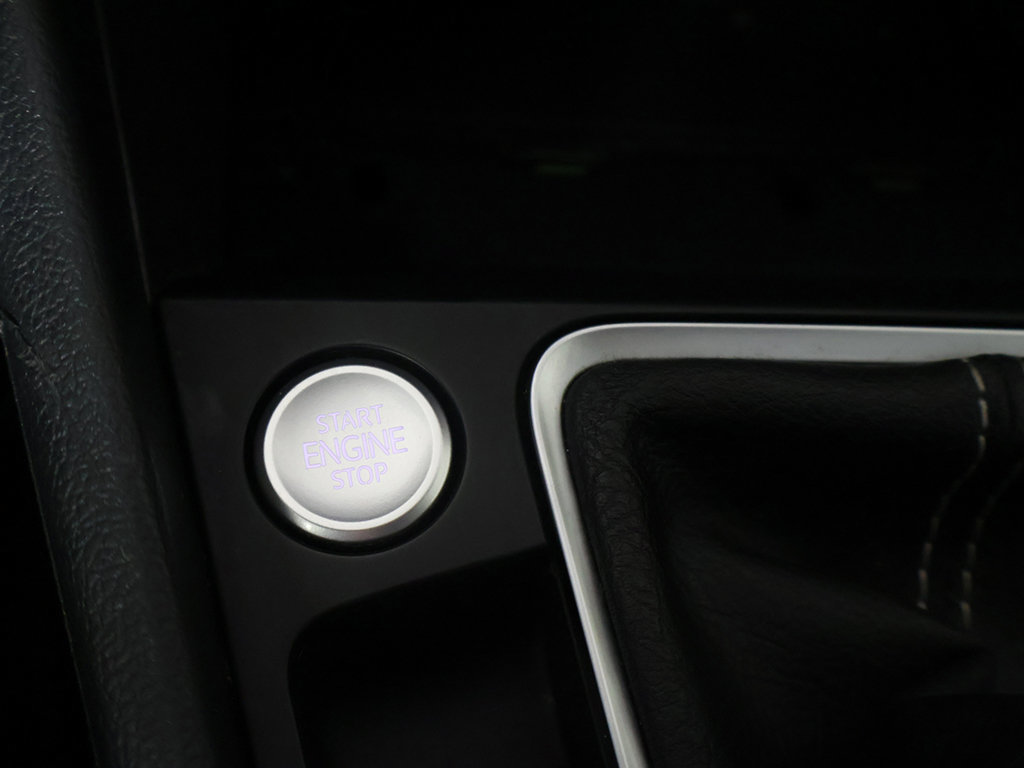 Used 2025 Volkswagen Jetta SE FWD image 42