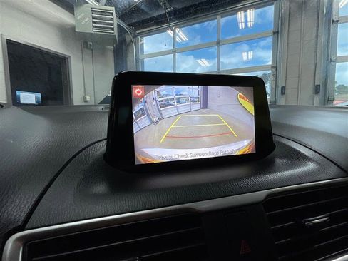 Used 2018 MAZDA MAZDA3 Touring FWD image 18