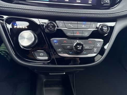 New 2026 Chrysler Pacifica Select w/ S Appearance Package image 22