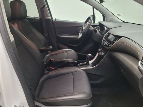 Used 2020 Chevrolet Trax LT w/ LT Convenience Package image 21