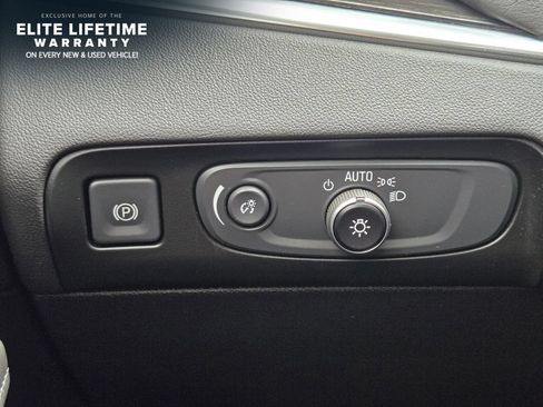 Used 2021 Buick Enclave Avenir w/ Avenir Technology Package FWD image 21