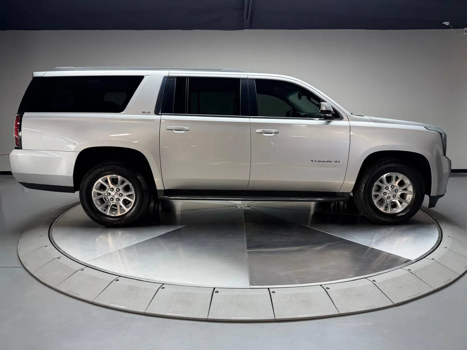 Used 2016 GMC Yukon XL SLT w/ Open Road Package RWD image 6