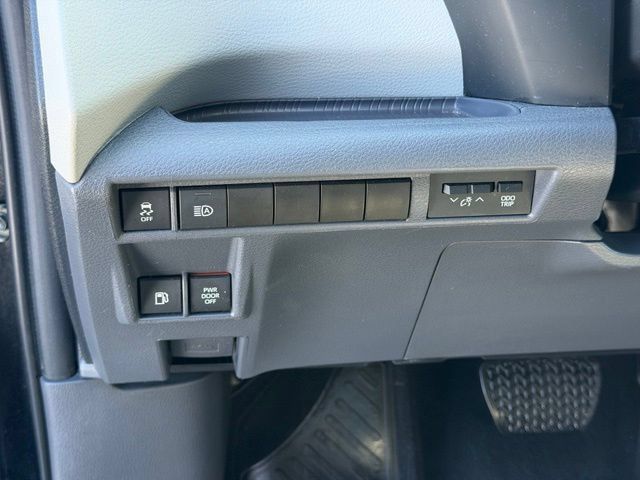 Used 2023 Toyota Sienna LE FWD image 21