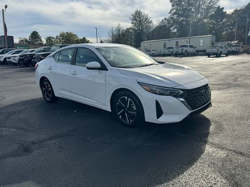 Used 2024 Nissan Sentra SV image 4