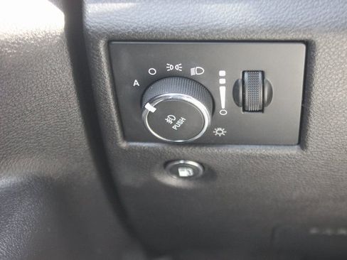 Used 2018 Jeep Grand Cherokee Limited image 18