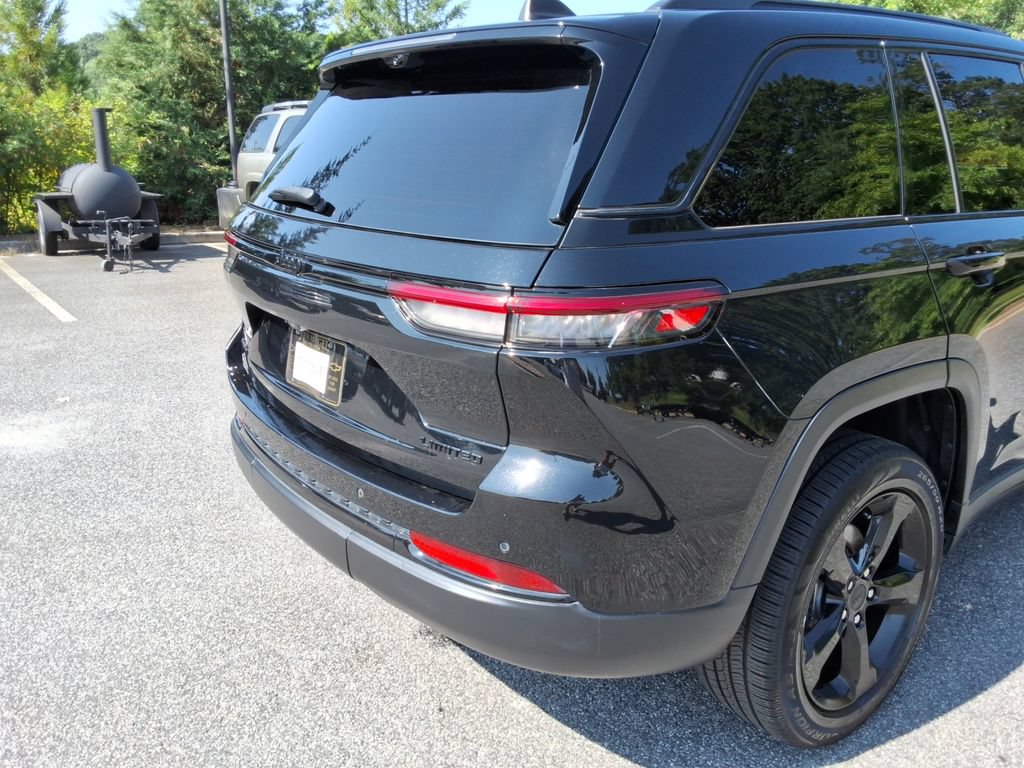Used 2023 Jeep Grand Cherokee Limited w/ Luxury Tech Group II AWD/4WD image 14