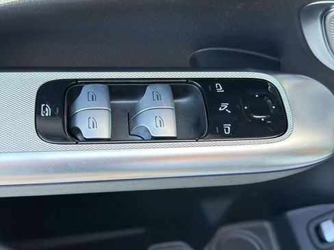 Used 2026 Mercedes-Benz GLC 300 image 19