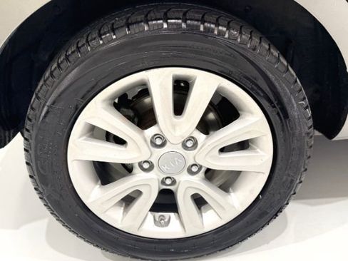 Used 2013 Kia Soul + FWD image 14