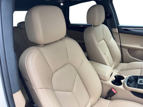 Used 2025 Porsche Macan Turbo image 44