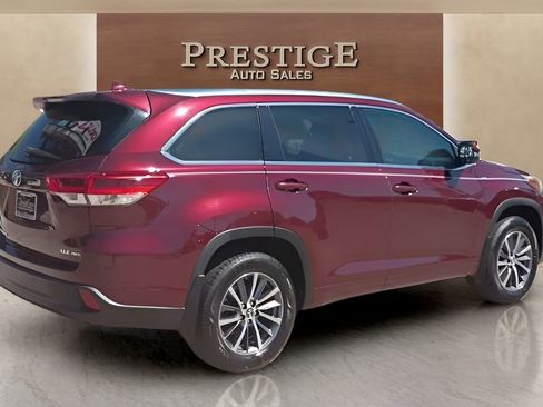 Used 2018 Toyota Highlander XLE AWD/4WD image 18